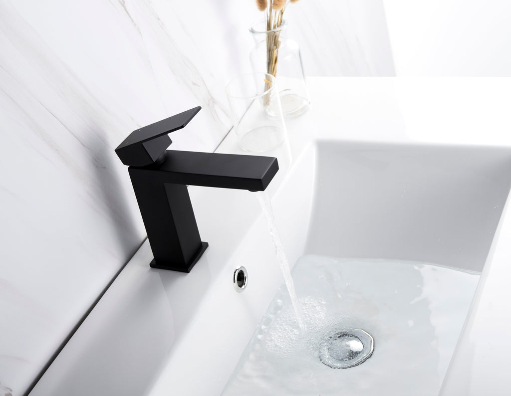 Contemporary design: matte black square basin faucet for a chic bathroom